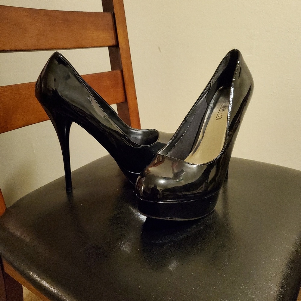High heel pumps